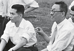 Со вторым президентом Дж. Тодой в префектуре Яманаси (июнь 1955 г.)